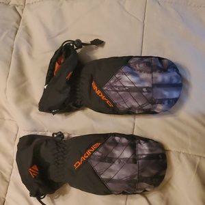 DKine Youth Medium Snow Mittens